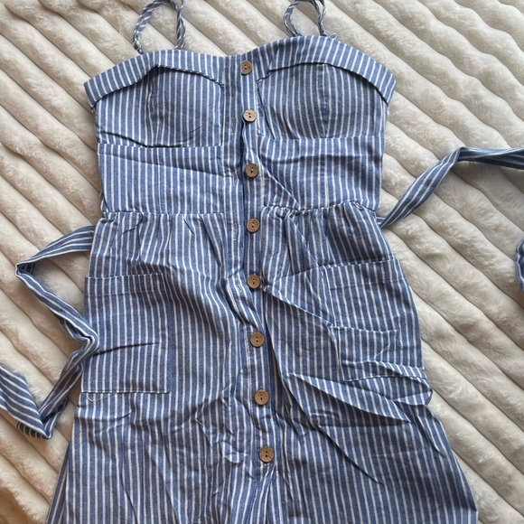 ❤️‍🔥STRIPED BUTTON FRONT MIDI DRESS - Picture 3 of 8